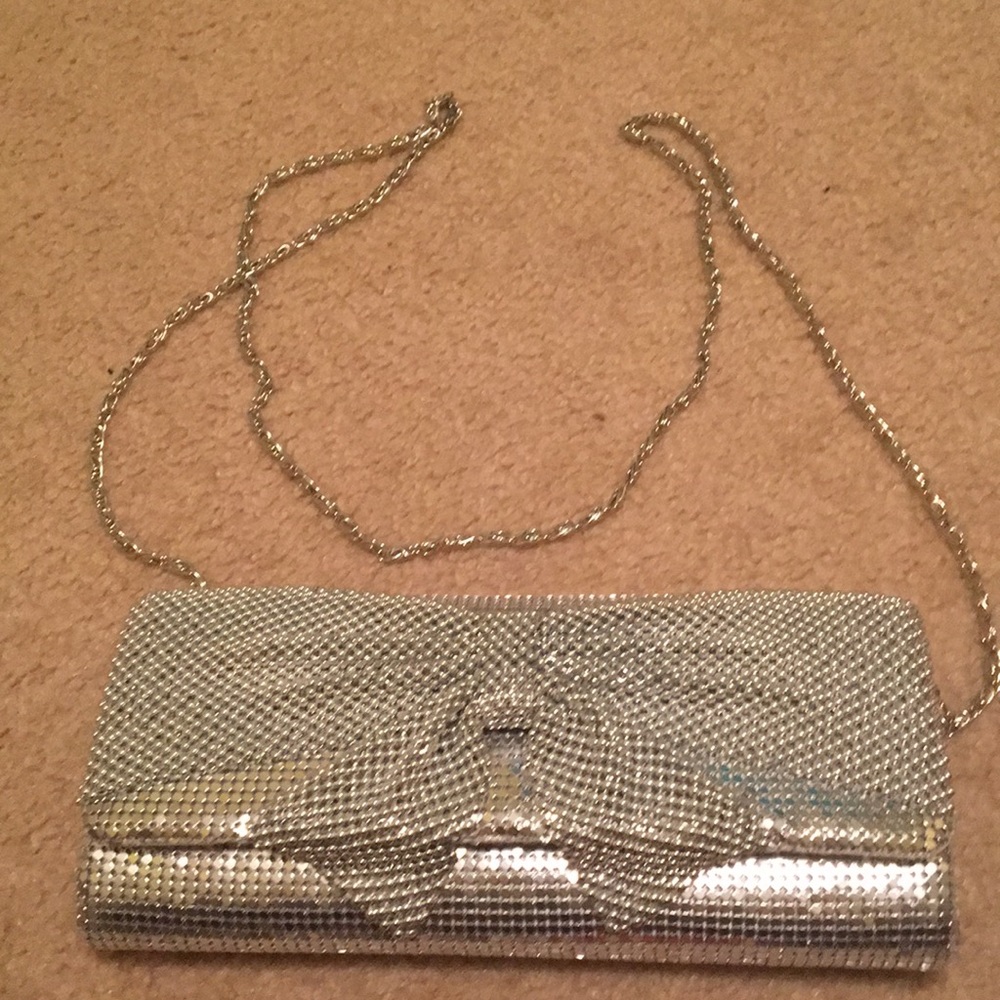 Chain mail clutch